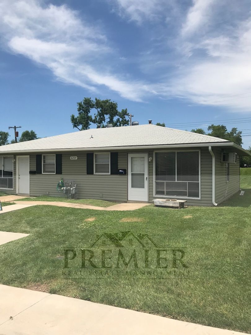 Grandview Multiplex: 6204 E 155th Street #B