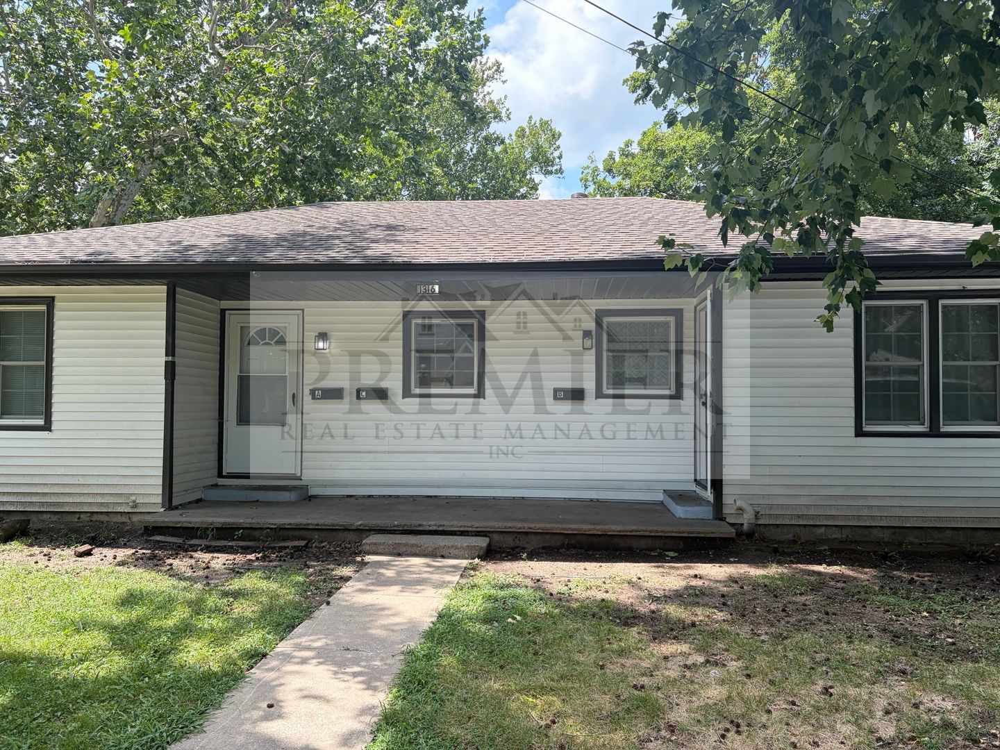 Independence Apartment: 1316 N Main Street - Unit South