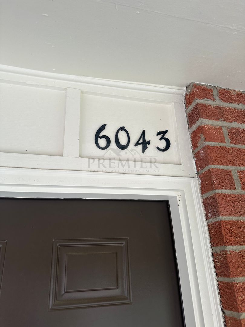 Shawnee Apartment: 6043 Barton Dr