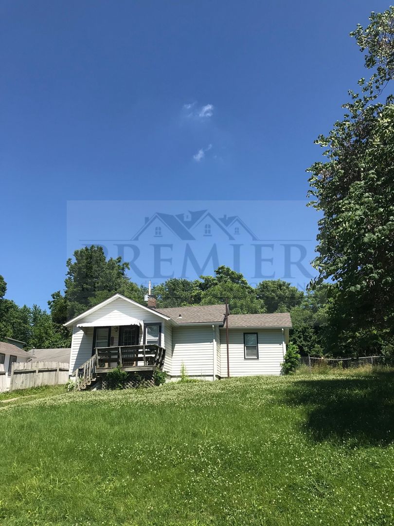 Independence House: 2225 S. Home Ave.