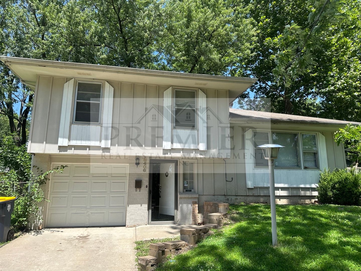 Kansas City House: 8406 E 92nd Pl
