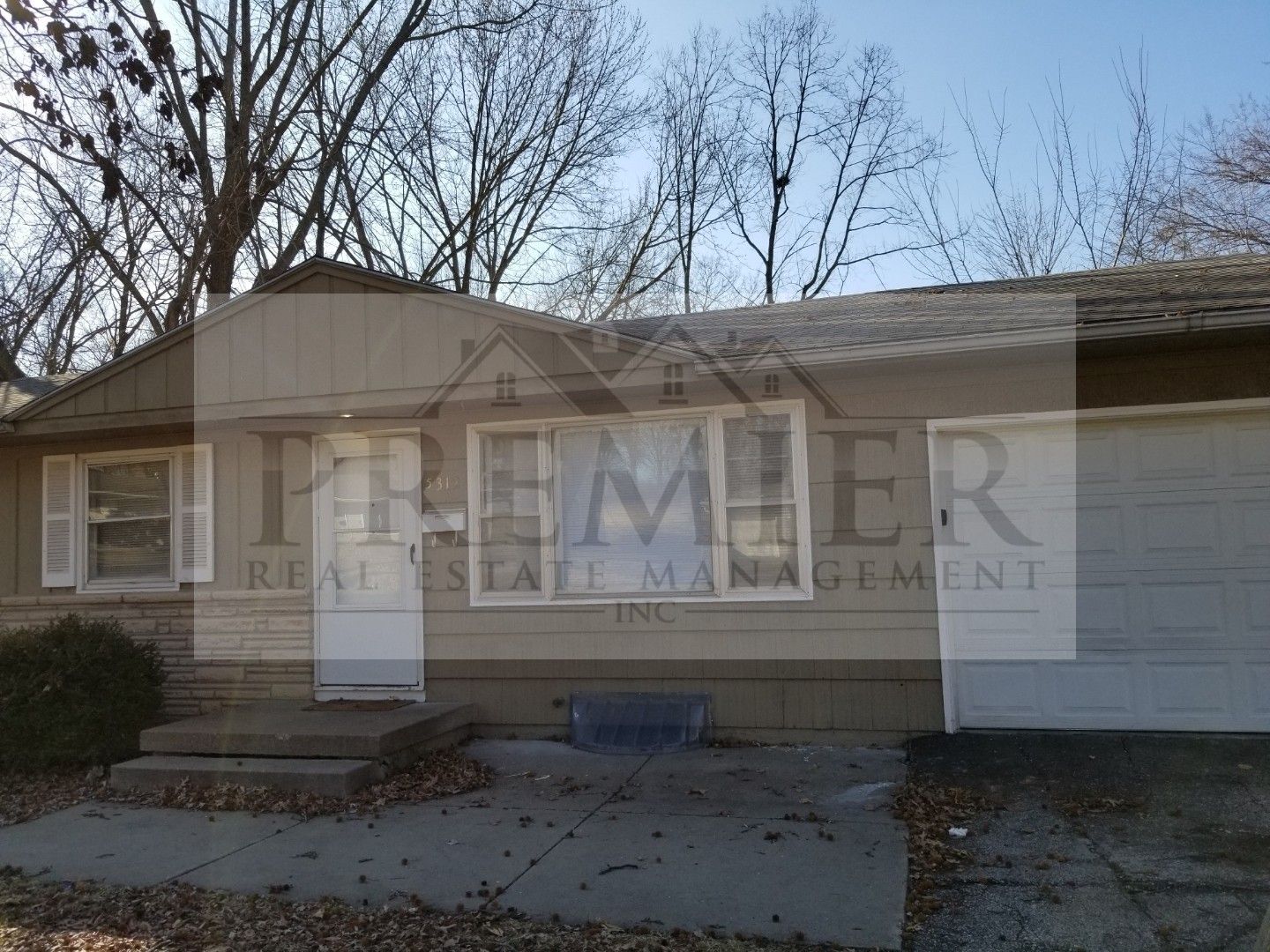 Raytown House: 5312 Hunter Street