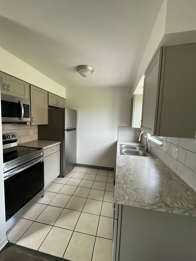 Youngstown Apartment: 27 Carter Circle