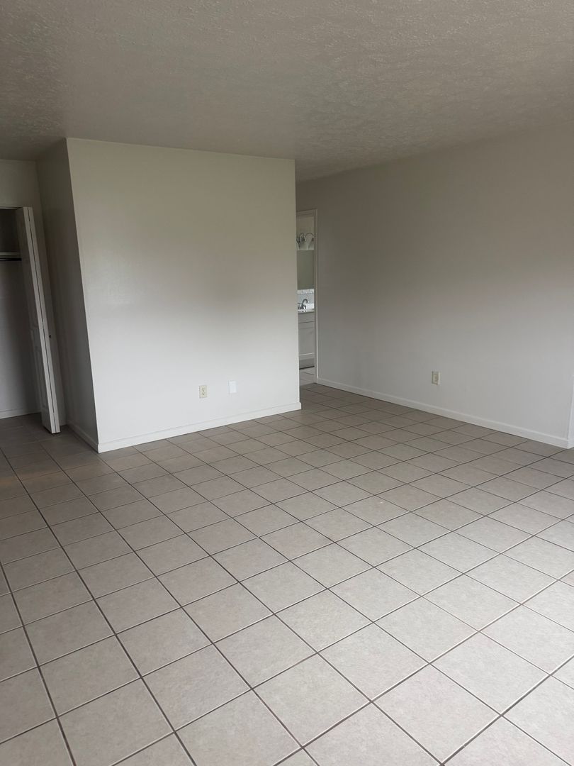 Youngstown Apartment: 34 Carter Circle