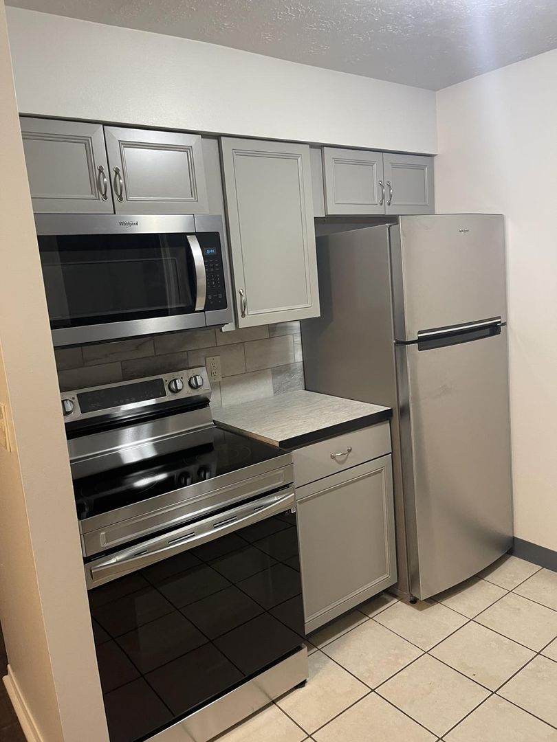 Youngstown Apartment: 31 Carter Circle