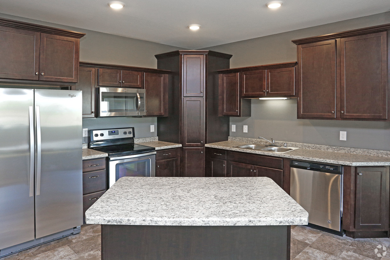 Sauk Rapids Apartment: 3200 Old Stone Way NE