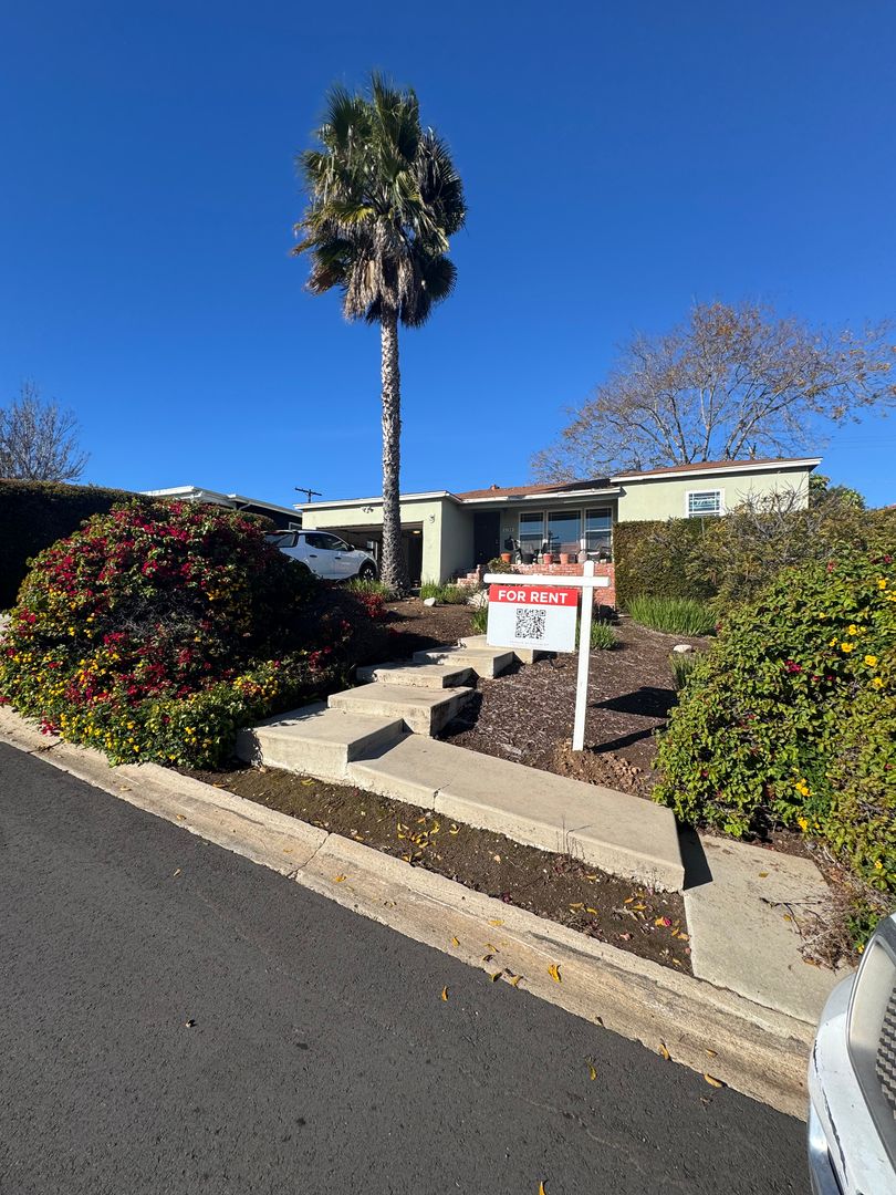 San Diego House: 6184 Lorca Drive