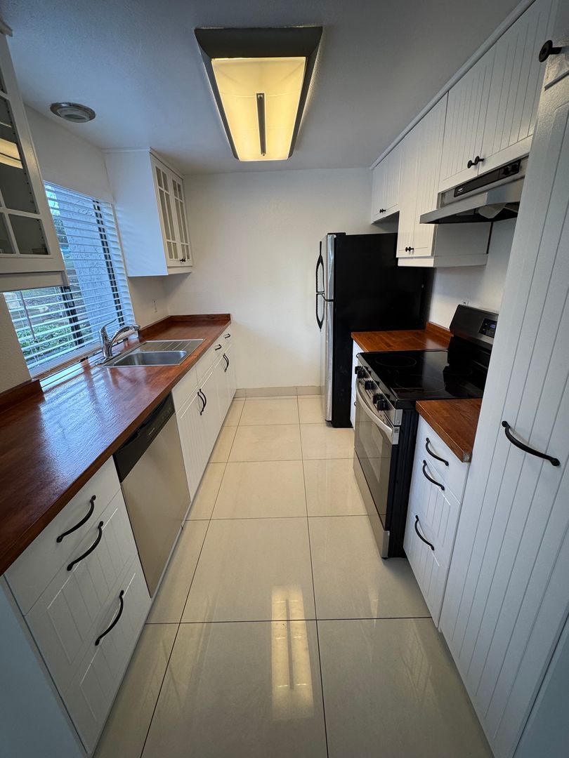 National City Condo: 1925 Via Las Palmas Unit 43