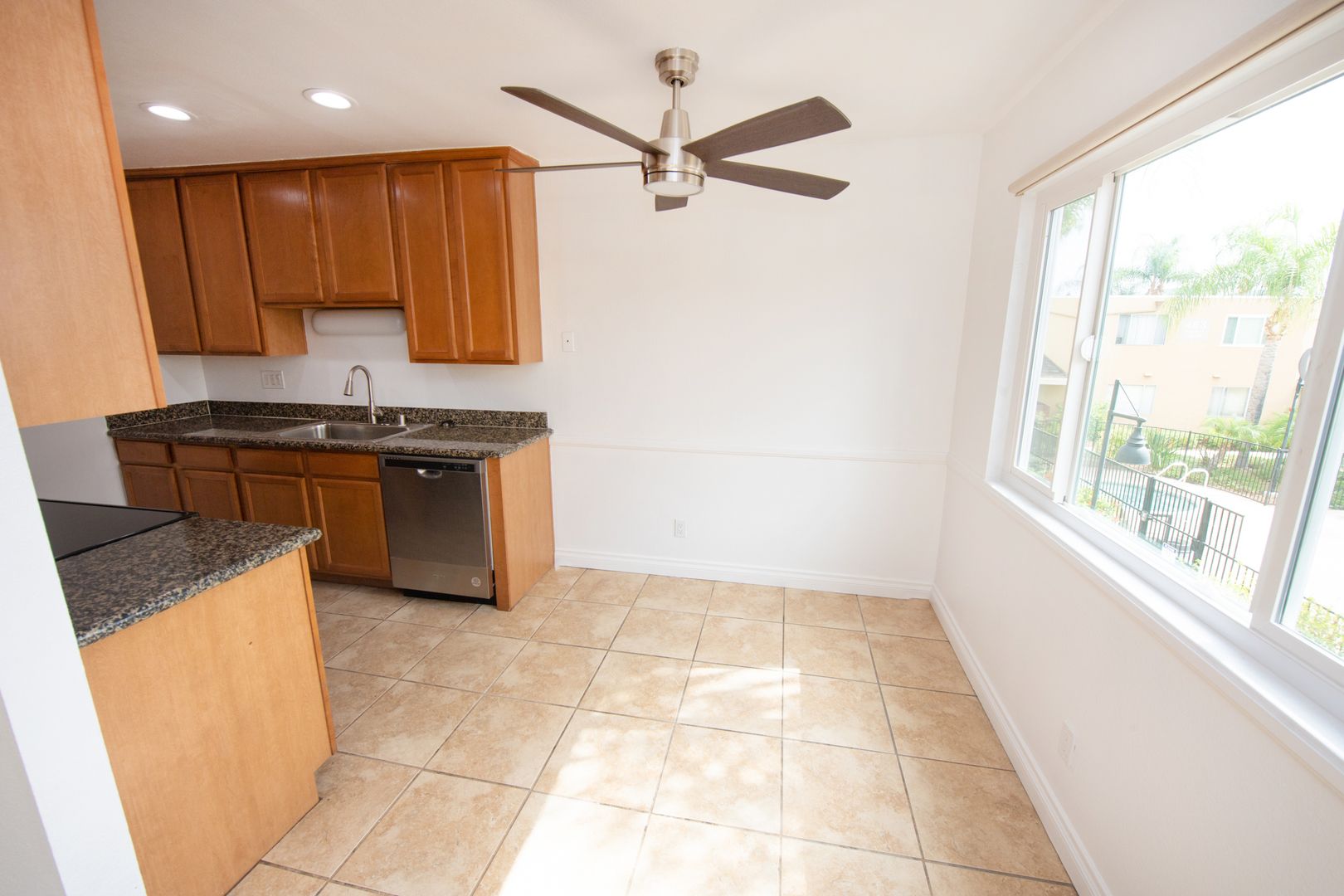 El Cajon Condo: 455 Ballantyne Street