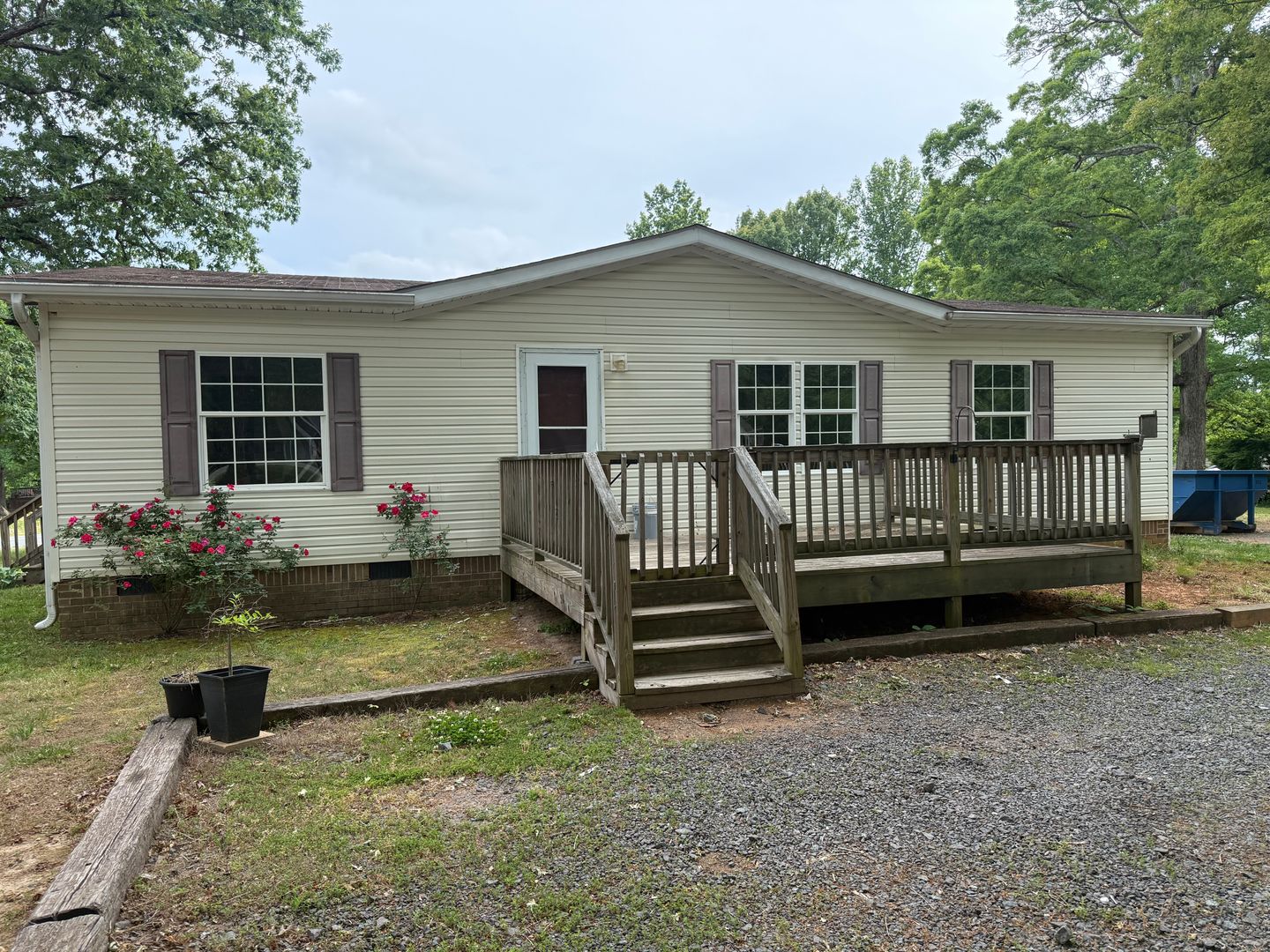 Winston Salem House: 5474 Robinhood Rd
