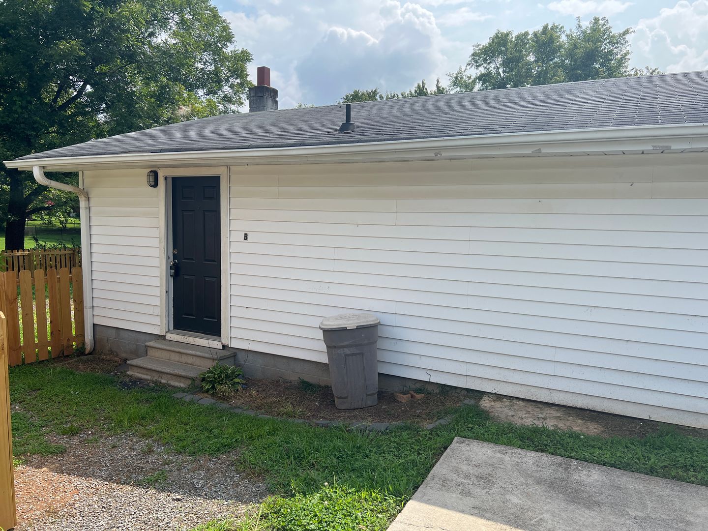 Rural Hall House: 7596 Broad Street Unit B