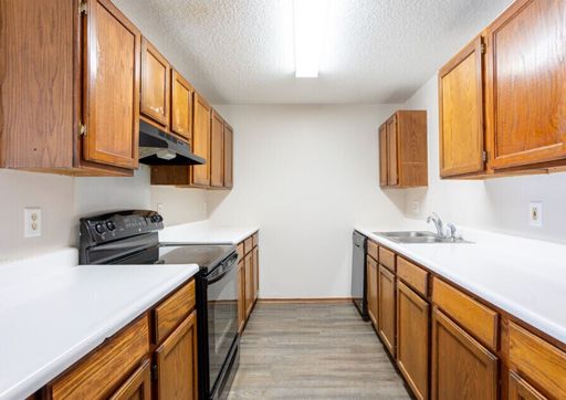 McKinley Apartments LIMITED TIME ONLY WAIVED APPLICATION FEES, SPECIAL PRICING $725 and ONE MONTH RENT FREE (1/2 off the 1st and 2nd month) – photo 1