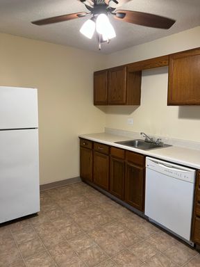Apply Today! 1/2 OFF 1ST MONTH RENT!!! REDUCED RENT – photo 1
