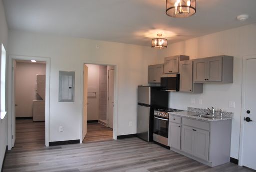 Secured Entry - Cute Studio - Drake Community – photo 1