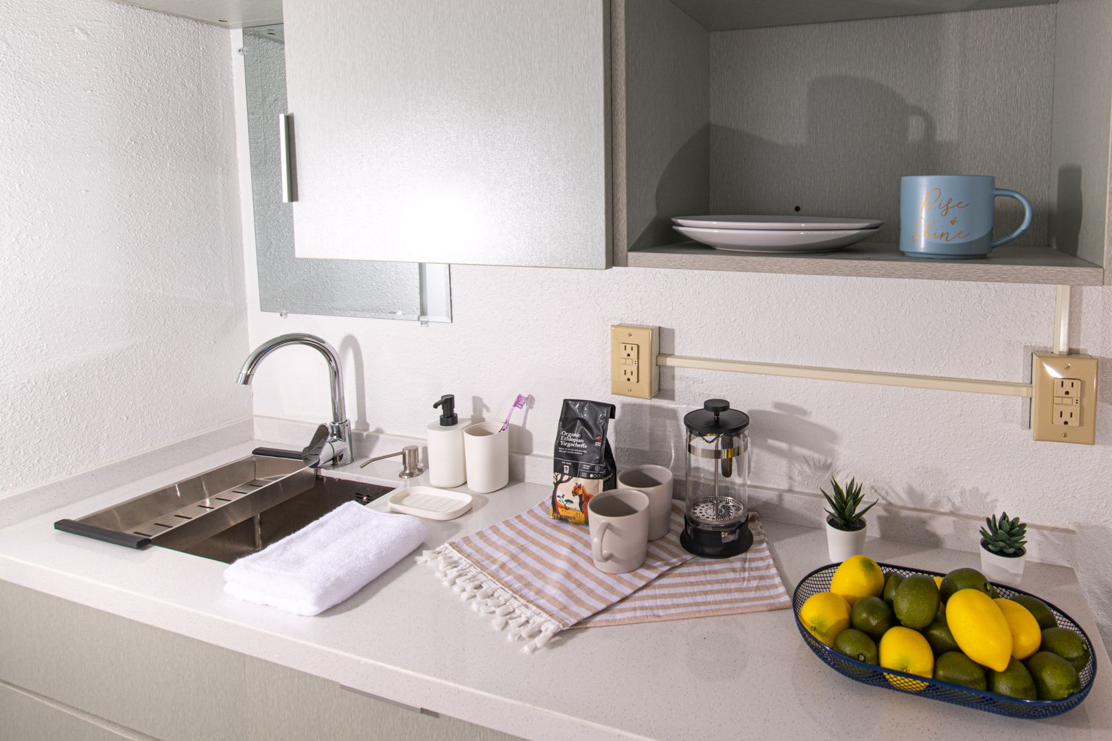 Tacoma Apartment: 2405 1/2 Pacific Ave