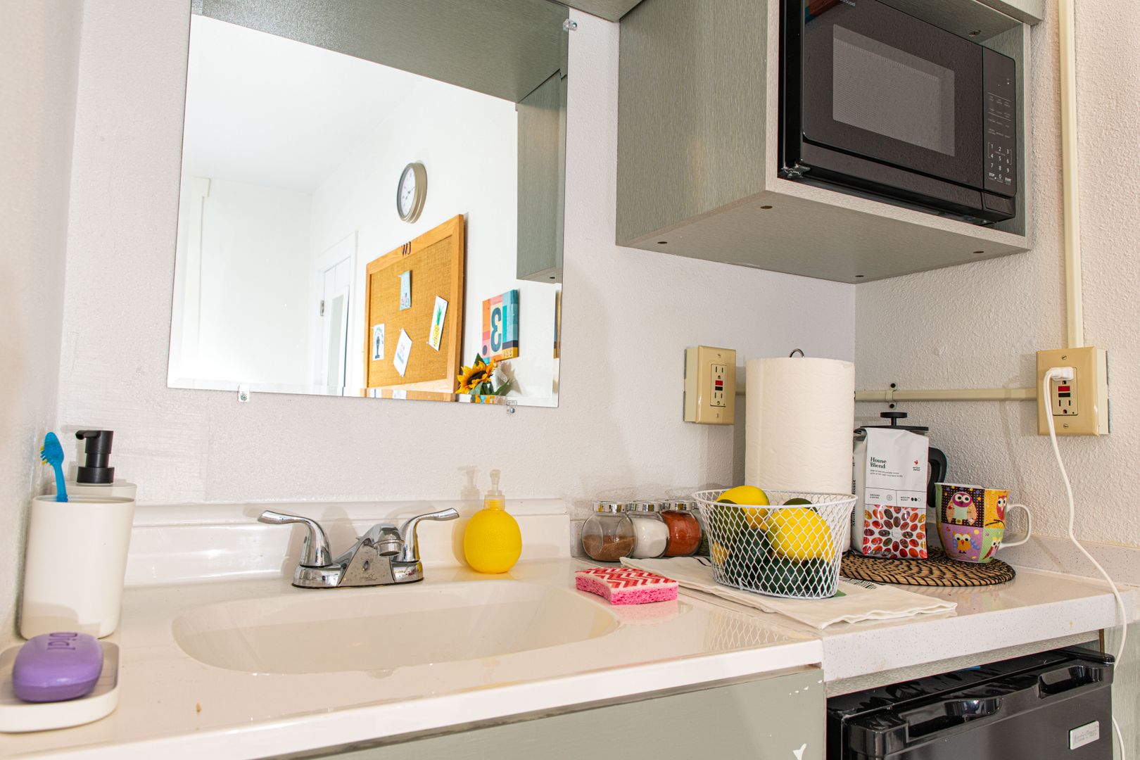 Tacoma Apartment: 2405 1/2 Pacific Ave