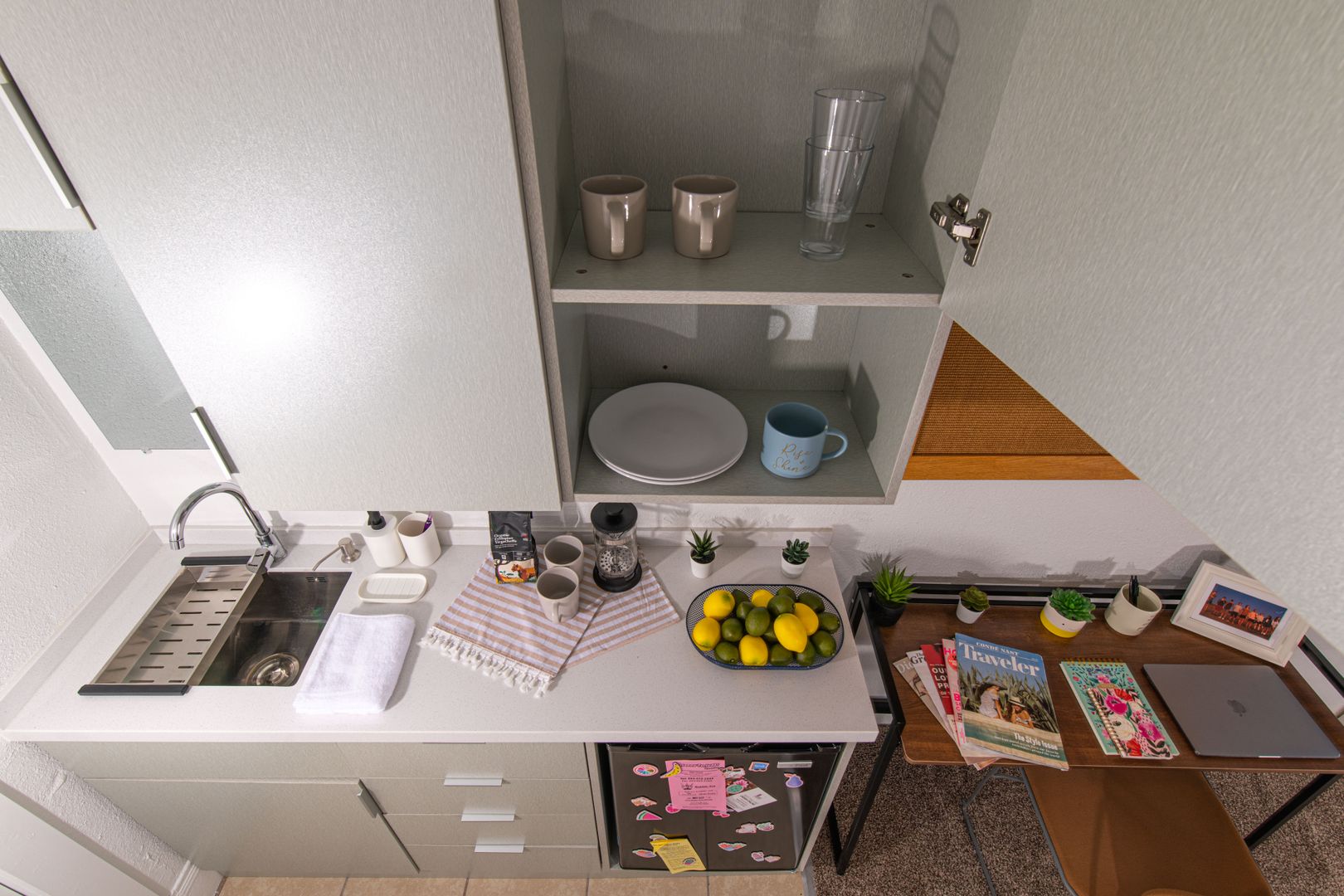 Tacoma Apartment: 2405 1/2 Pacific Ave