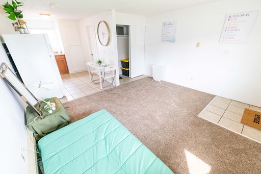 Spacious & Amazing Studio @ Mark Twain - Free Applications & One Month FREE – photo 1