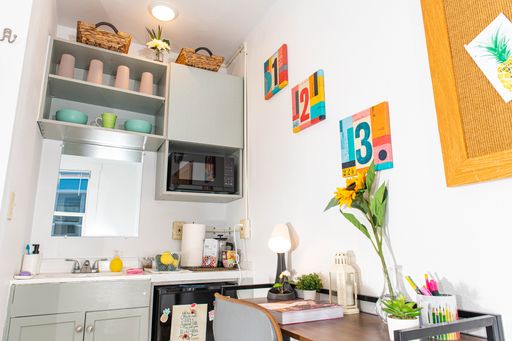 Deluxe Baker Flat @ The Tacoma Flats: Rent Little, Live Big! – photo 1