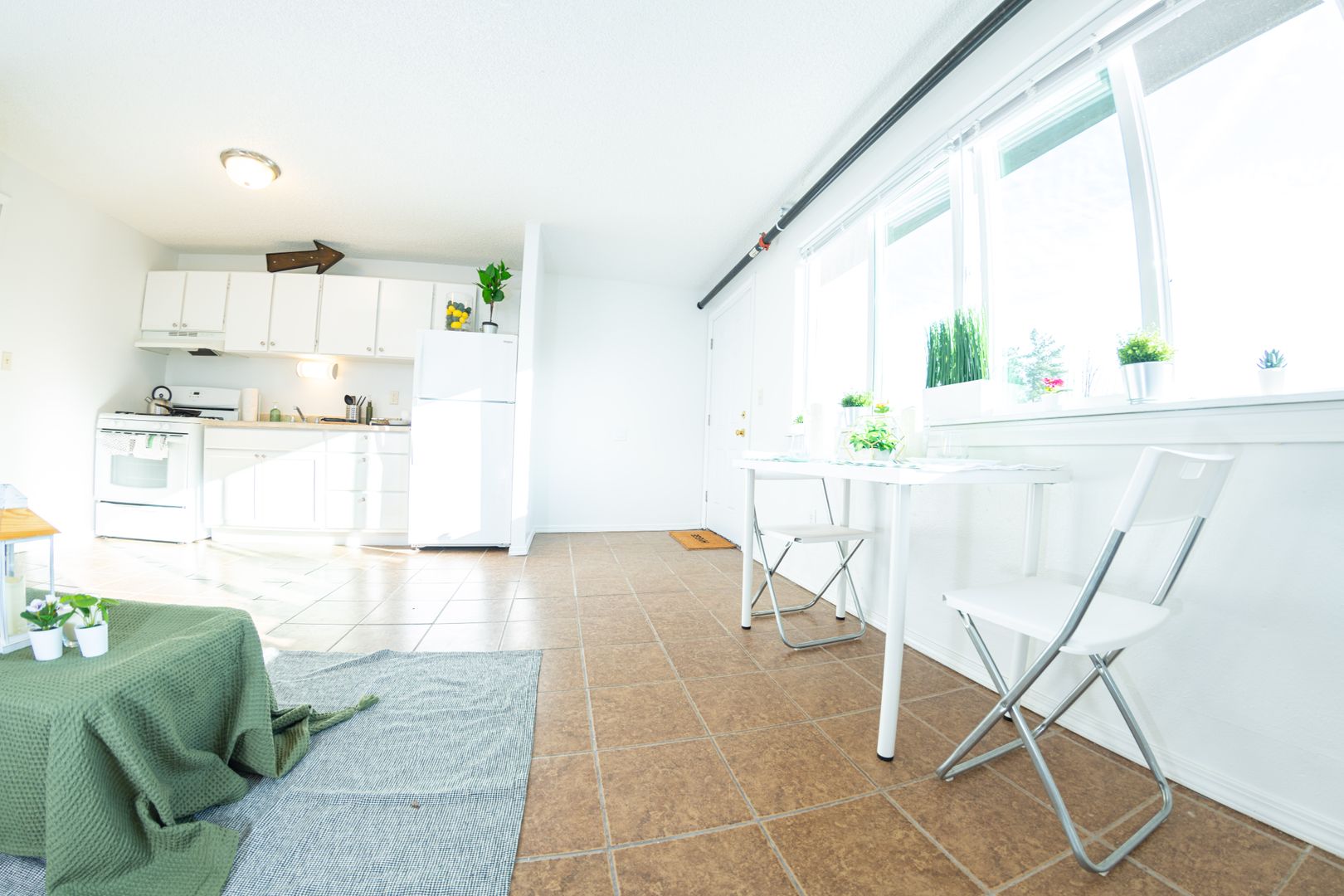 Tacoma Apartment: 5930 Sixth Ave