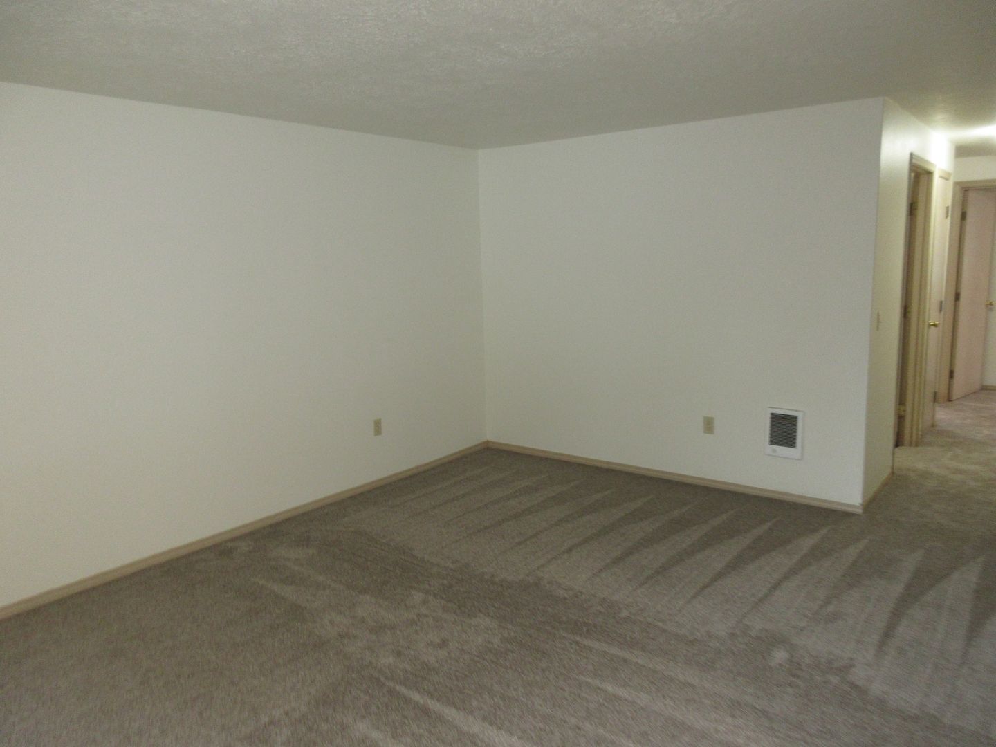 Salem Apartment: 835 Piedmont Ave. NW Apt. #3