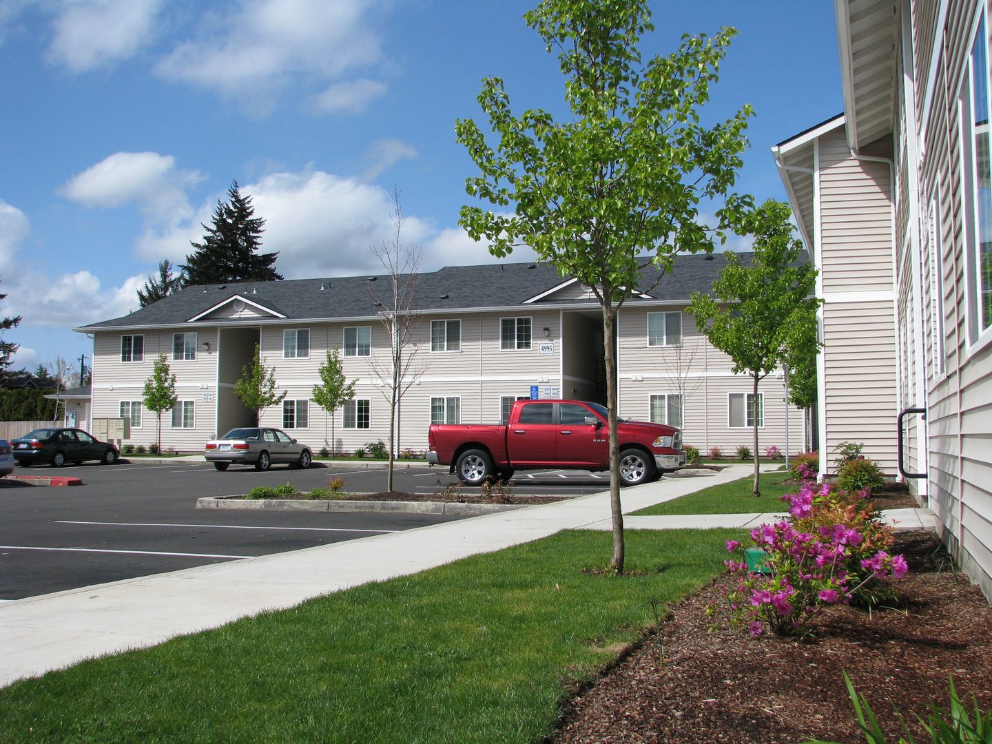 Keizer Apartment: 4995 Delight St N #201