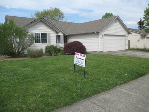 Three Bedroom Home on Corner Lot – photo 1
