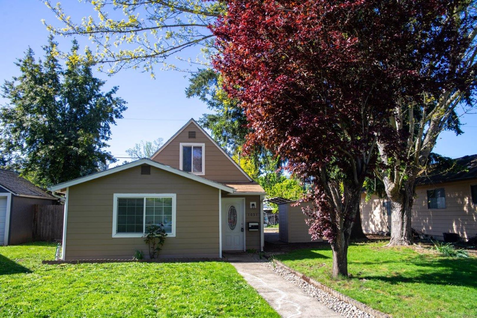 Salem House: 1031 6th St NW