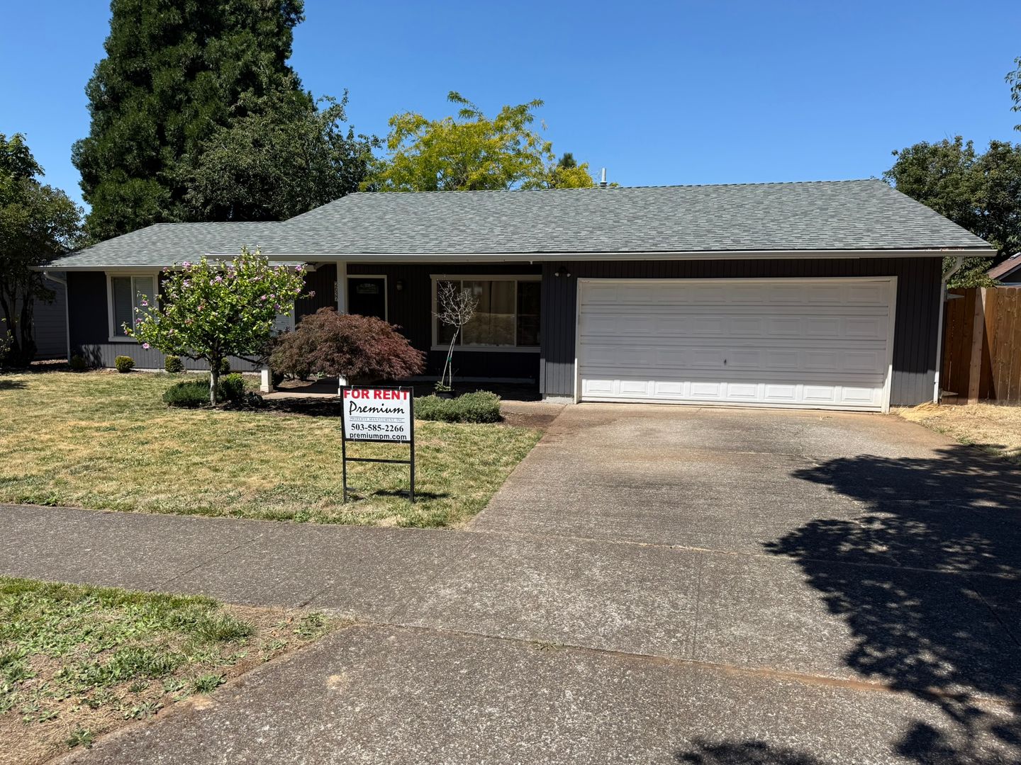 Salem House: 2637 Eastlake Dr SE
