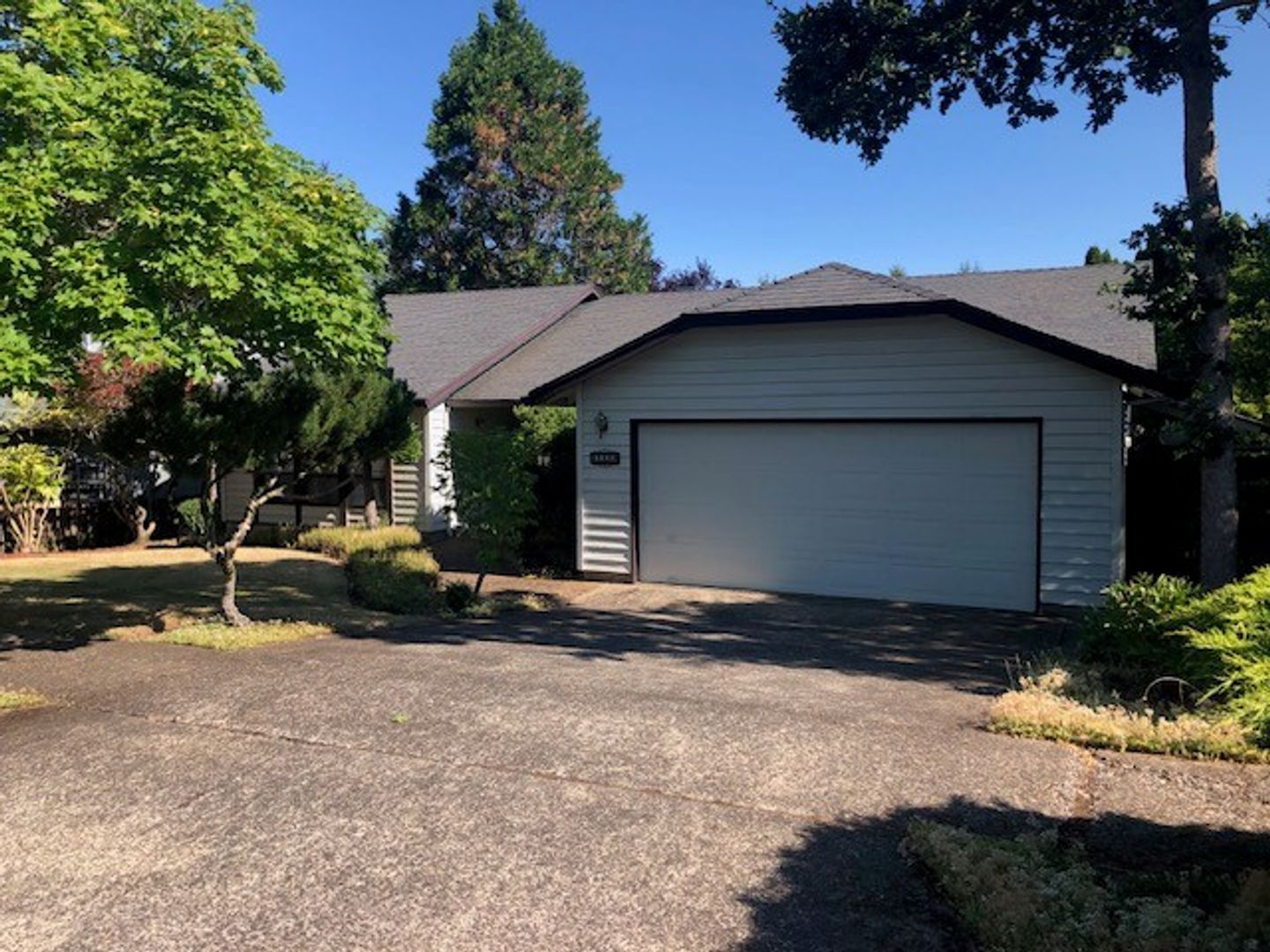 Salem House: 1325 Elser Dr SE