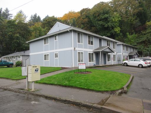 Large Three Bedroom Apartment in West Salem – photo 1