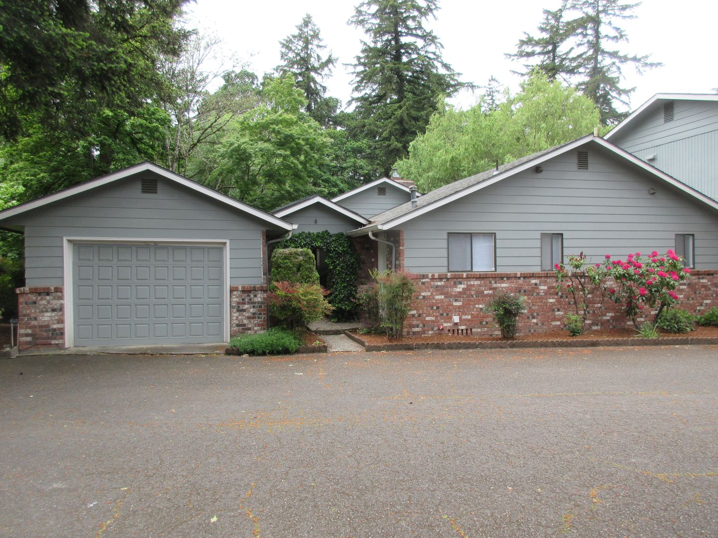Salem Apartment: 1095 Waller St SE