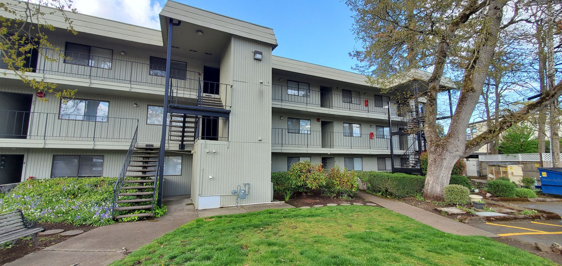 Salem Apartment: 728 Church Street NE #23