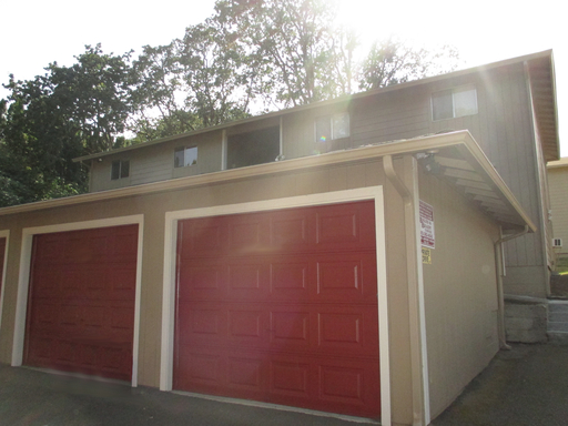 Downstairs Two Bedroom Apartment with Garage – photo 1