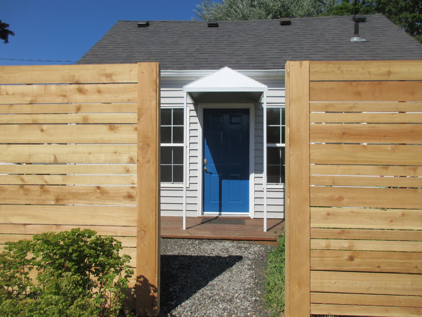 Salem House: 2485 East Nob Hill Street SE