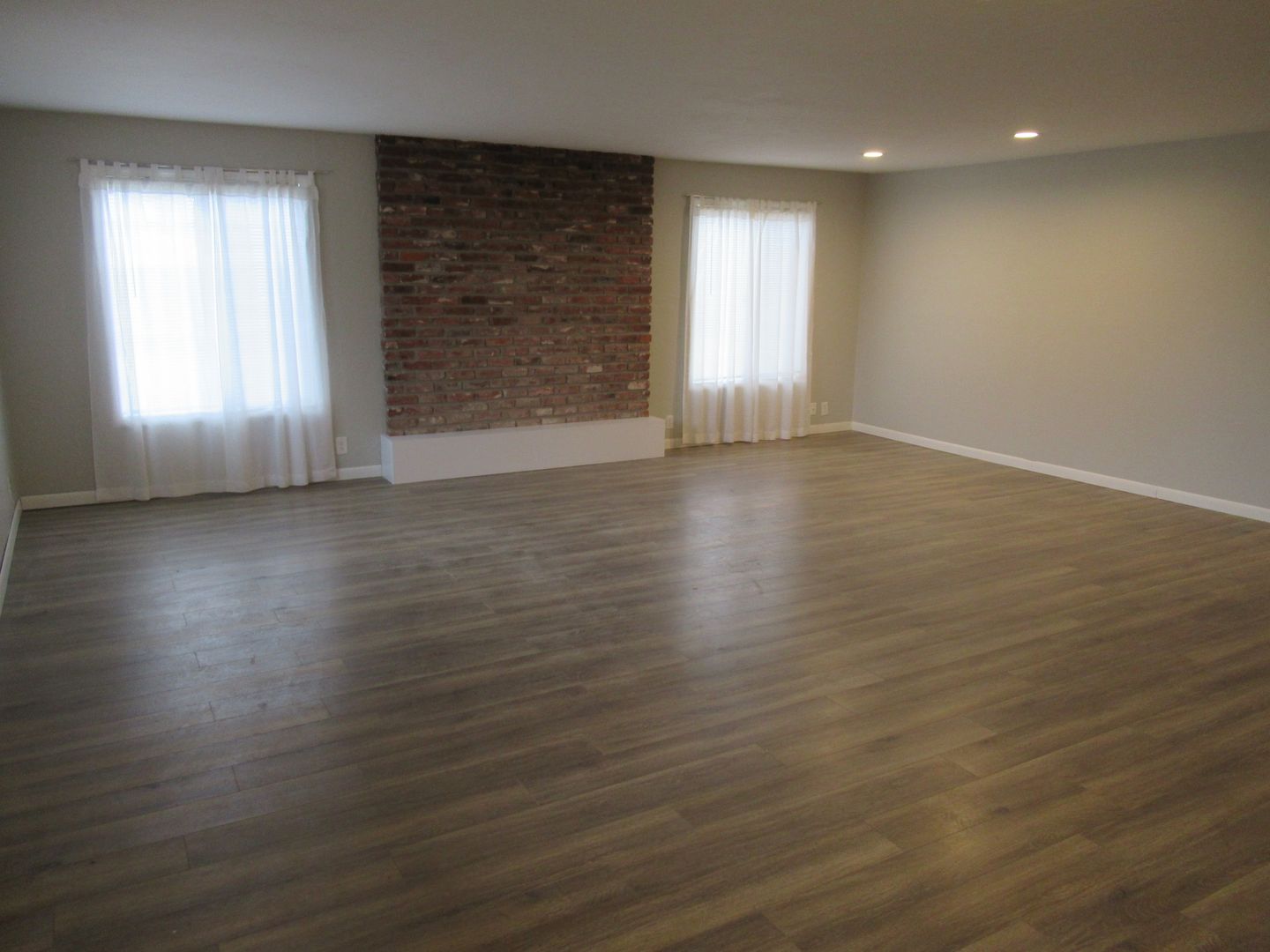 Salem House: 4492 Coloma Dr SE