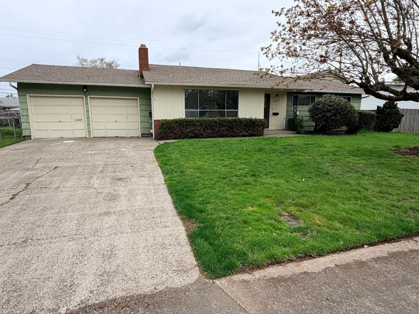 Salem House: 2555 Stortz Avenue NE