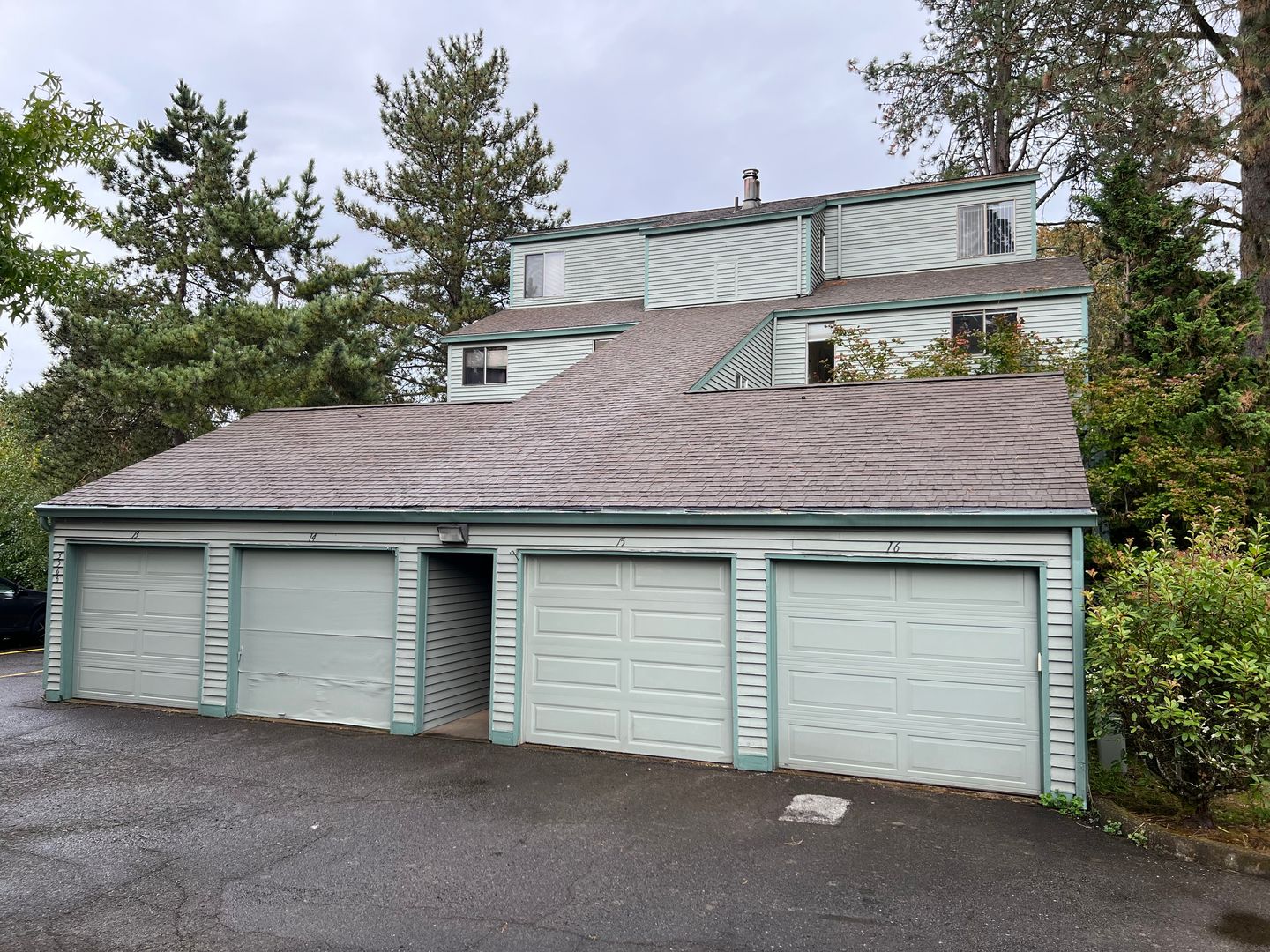 Salem House: 3566 Halifax Sq SE #13
