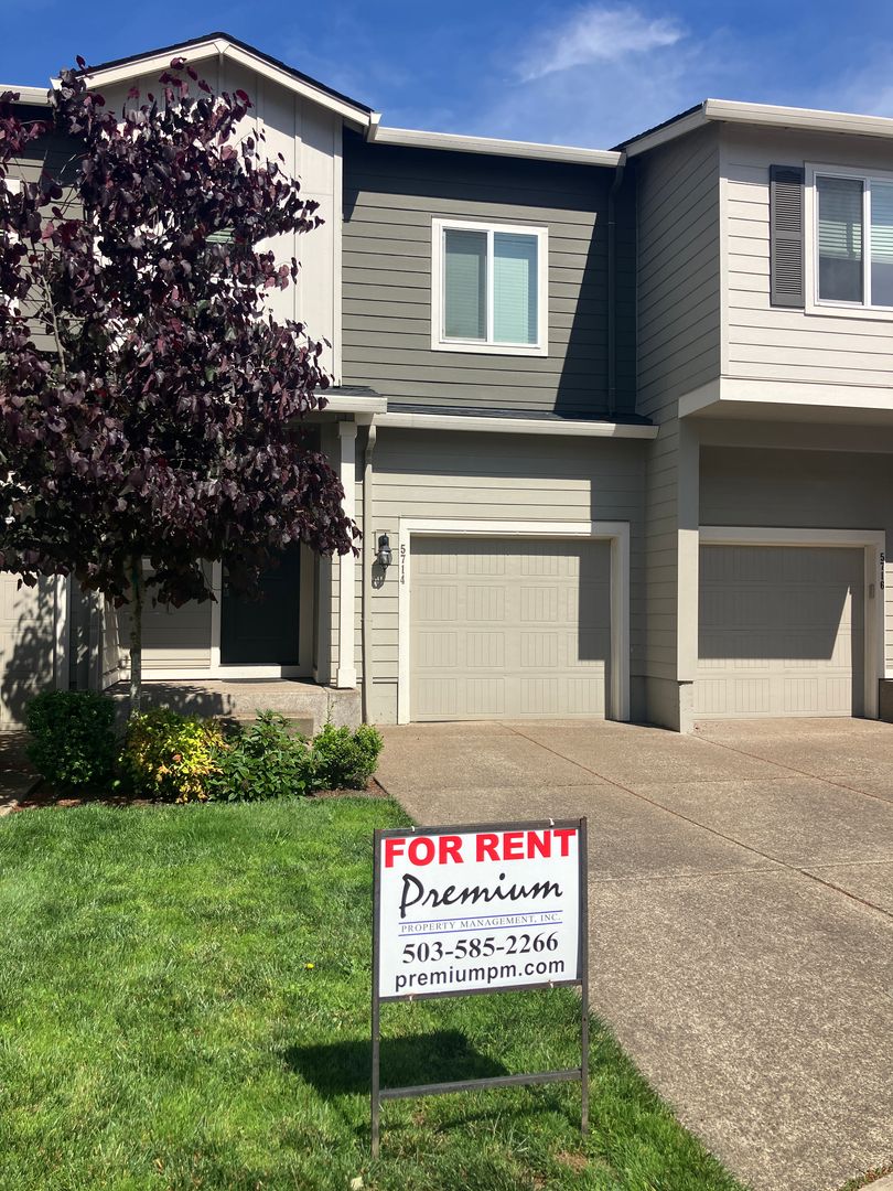 Salem House: 5714 Joynak St S