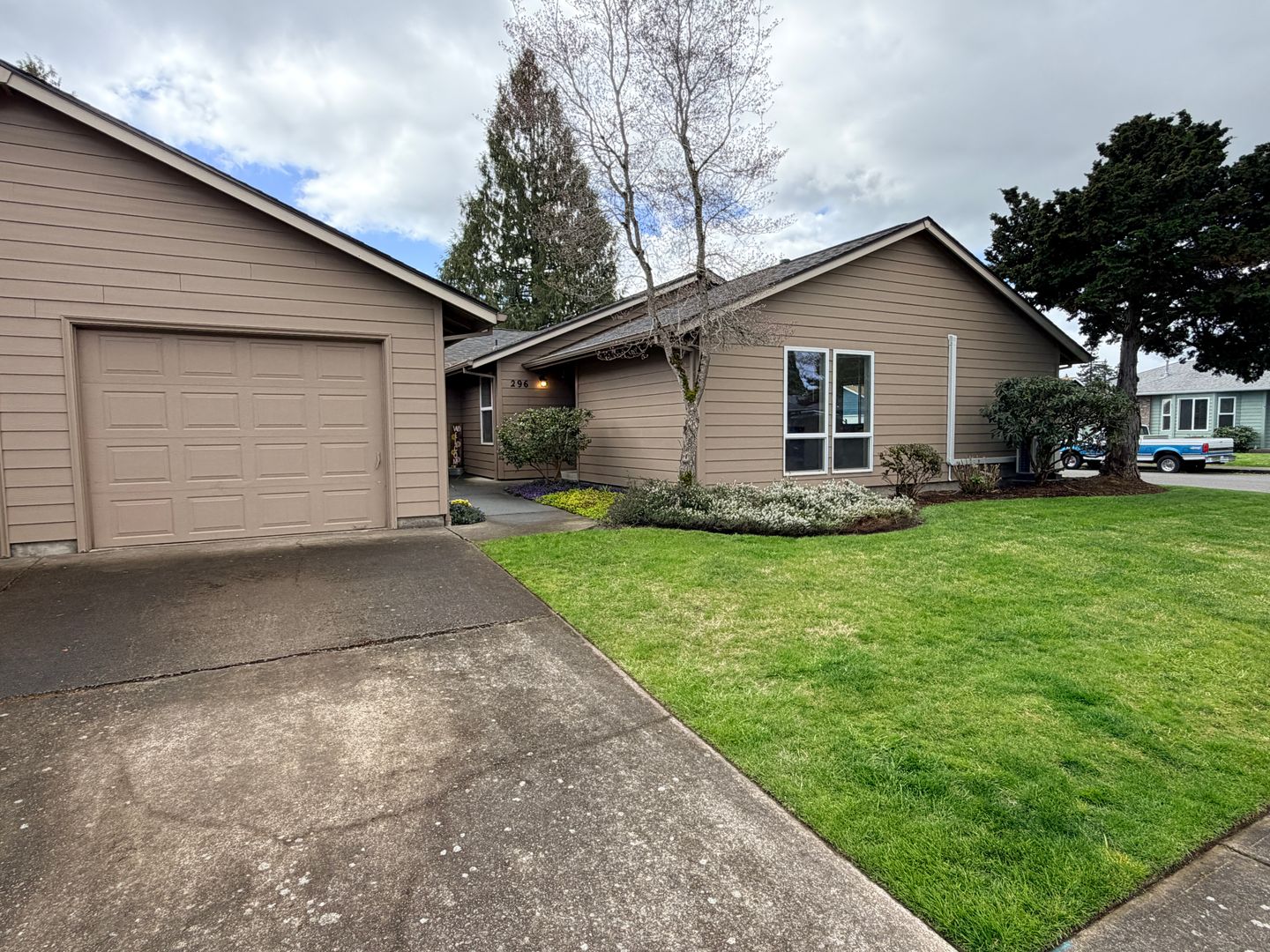 Keizer Apartment: 286 & 296 Aldridge Dr N