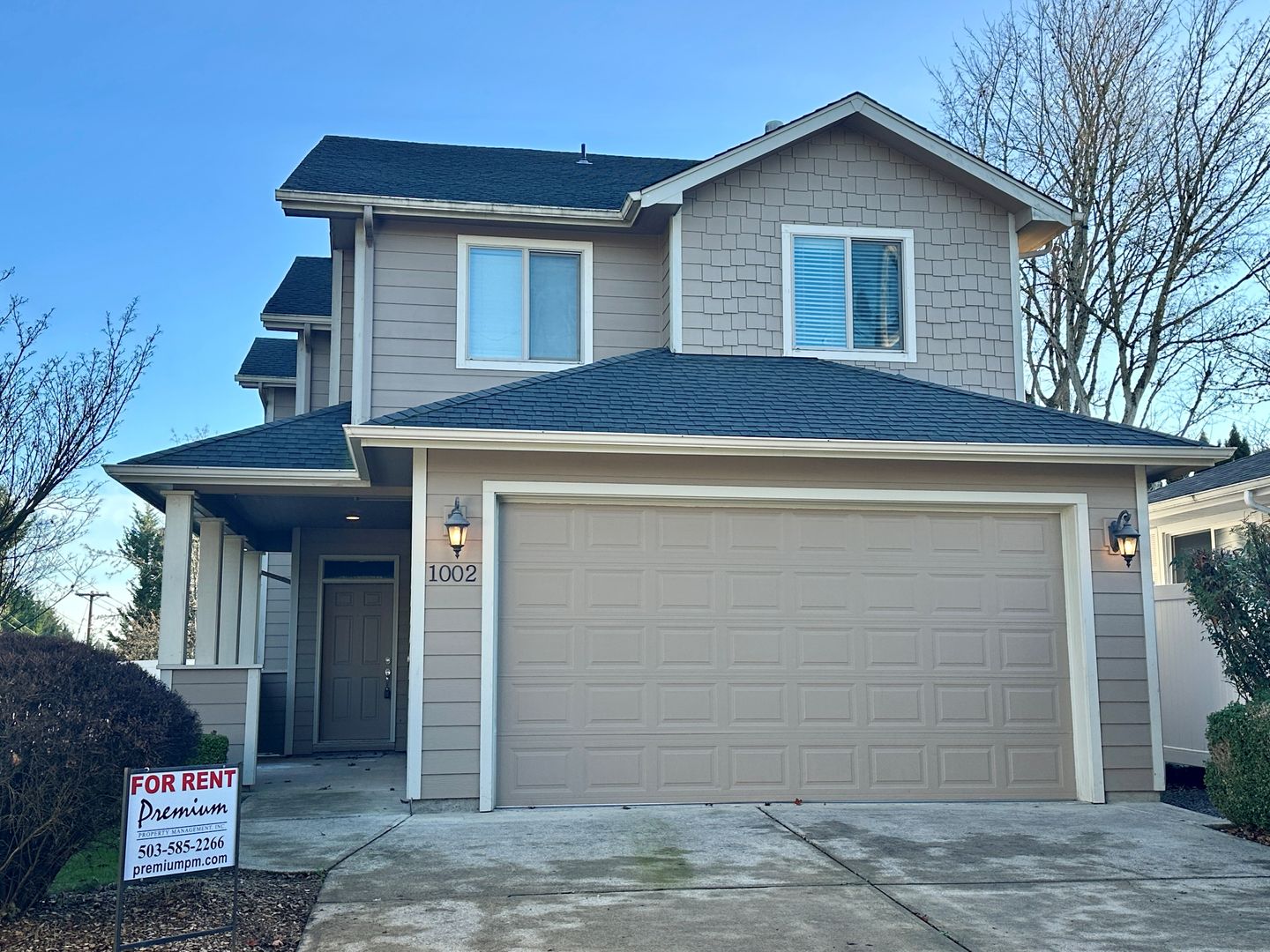 Salem House: 1002 Redwood St NW