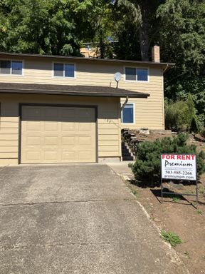 Updated Duplex in West Salem – photo 1