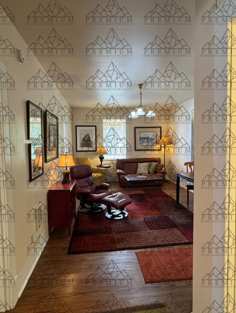 The Dalles Apartment: 1006 East 2nd Street