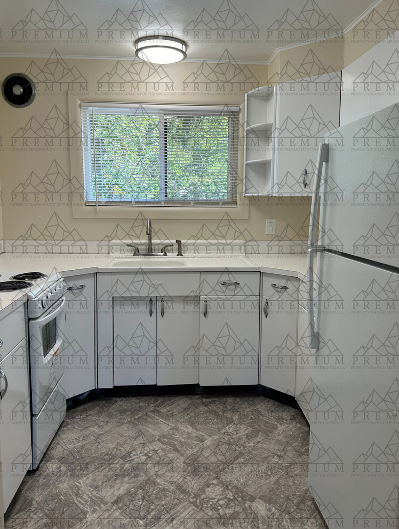 The Dalles Apartment: 315 West 6th