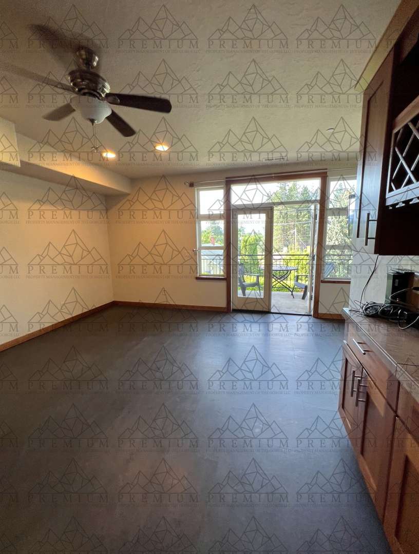 Hood River Apartment: 1105 Wilson Street