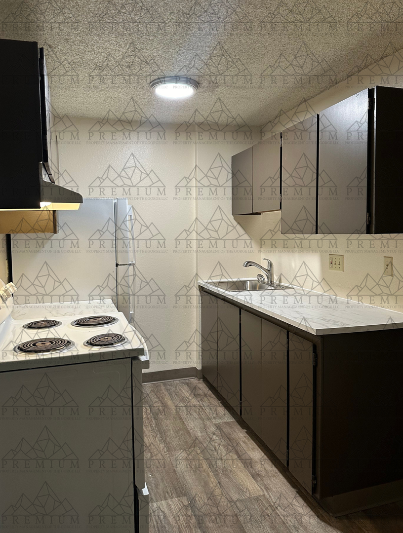 The Dalles Apartment: 1010 - 1102 West 5th Place