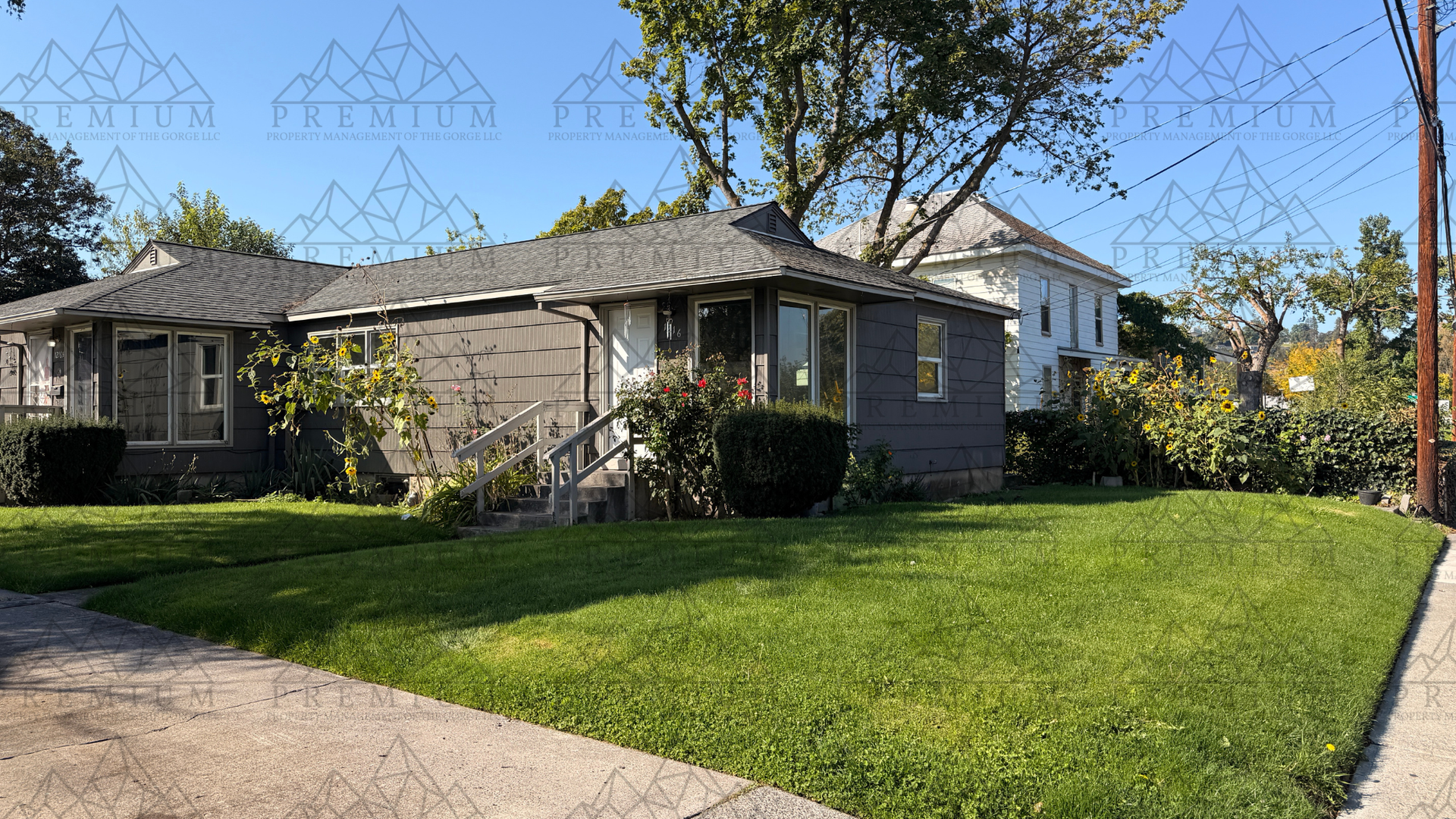 The Dalles Apartment: 1216-1218 East 12th Street