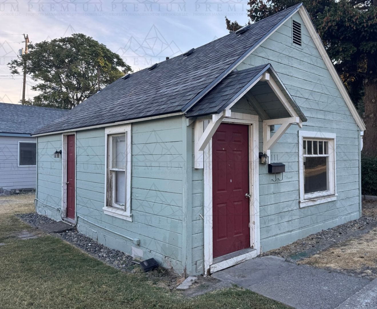 The Dalles Apartment: 7th Street