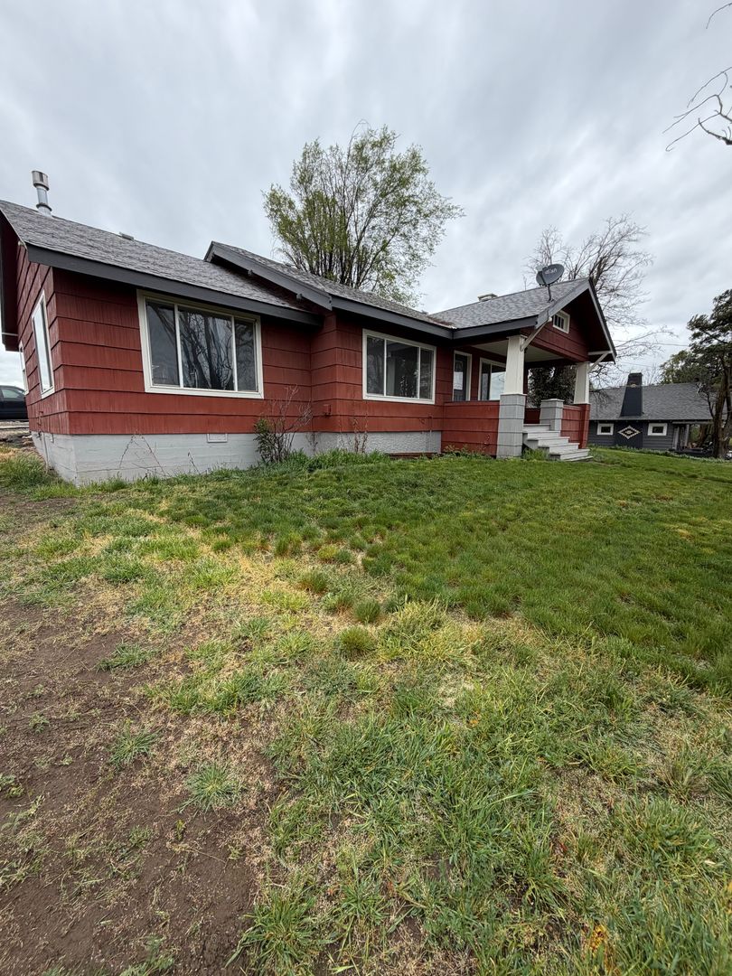 Wasco House: 1308 Biggs St