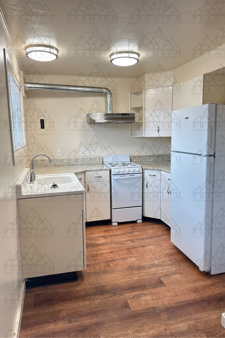 The Dalles Apartment: 315 West 6th
